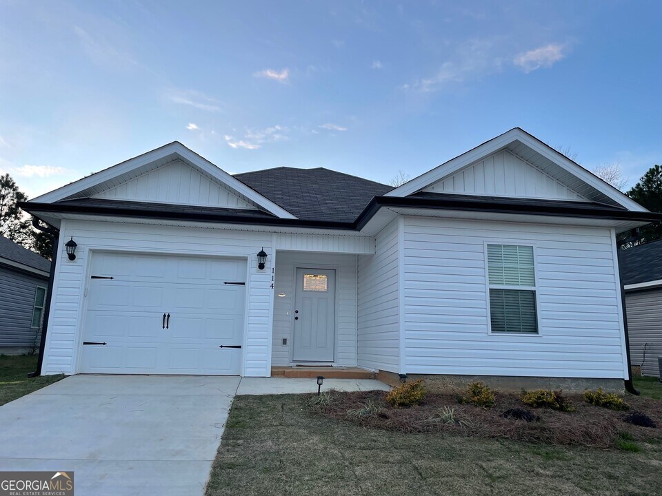 114 Jaybee Dr in Warner Robins, GA - Building Photo