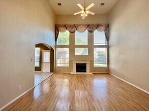 2339 Plantation Bend Dr in Sugar Land, TX - Building Photo - Building Photo