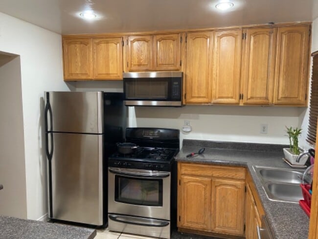 10331 Lindley Ave in Los Angeles, CA - Building Photo - Building Photo