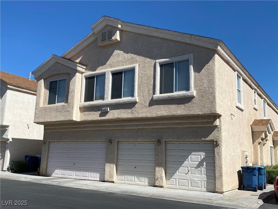 6450 Stone Dry Ave in Henderson, NV - Building Photo