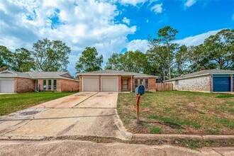 8619 Valley Forest Dr in Houston, TX - Building Photo - Building Photo