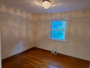 481 Bunker Hill Ave in Waterbury, CT - Building Photo - Building Photo