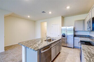 17440 Crescent Moon Lp in Bradenton, FL - Building Photo - Building Photo