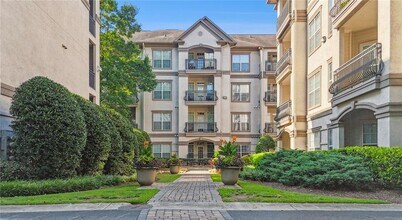 2910 Clairmont Rd in Atlanta, GA - Building Photo - Building Photo