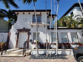 1823 S Bayshore Ln in Miami, FL - Building Photo
