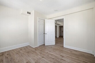 12 Hillside St, Unit 2 in Worcester, MA - Foto de edificio - Building Photo