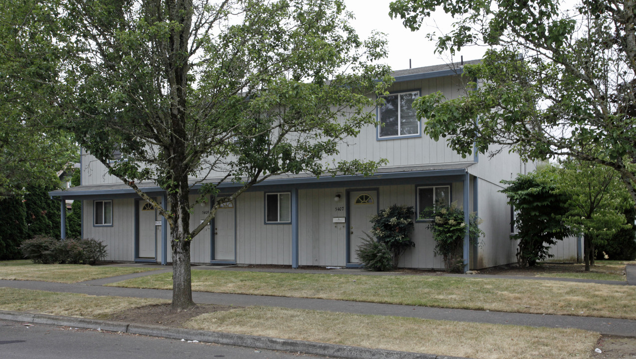 5407 SE 77th Ave in Portland, OR - Building Photo