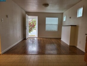 2422 Dover Ave in San Pablo, CA - Building Photo - Building Photo