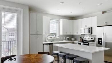 4902 Cosmos Cir, Unit 319 in Wimauma, FL - Foto de edificio - Building Photo