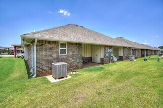 8932 SW 55th St-Unit -Unit B in Oklahoma City, OK - Building Photo - Building Photo