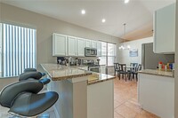 1301 Barrigona Ct in Naples, FL - Foto de edificio - Building Photo