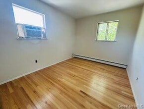 41 Cambridge Ave in Port Washington, NY - Building Photo - Building Photo