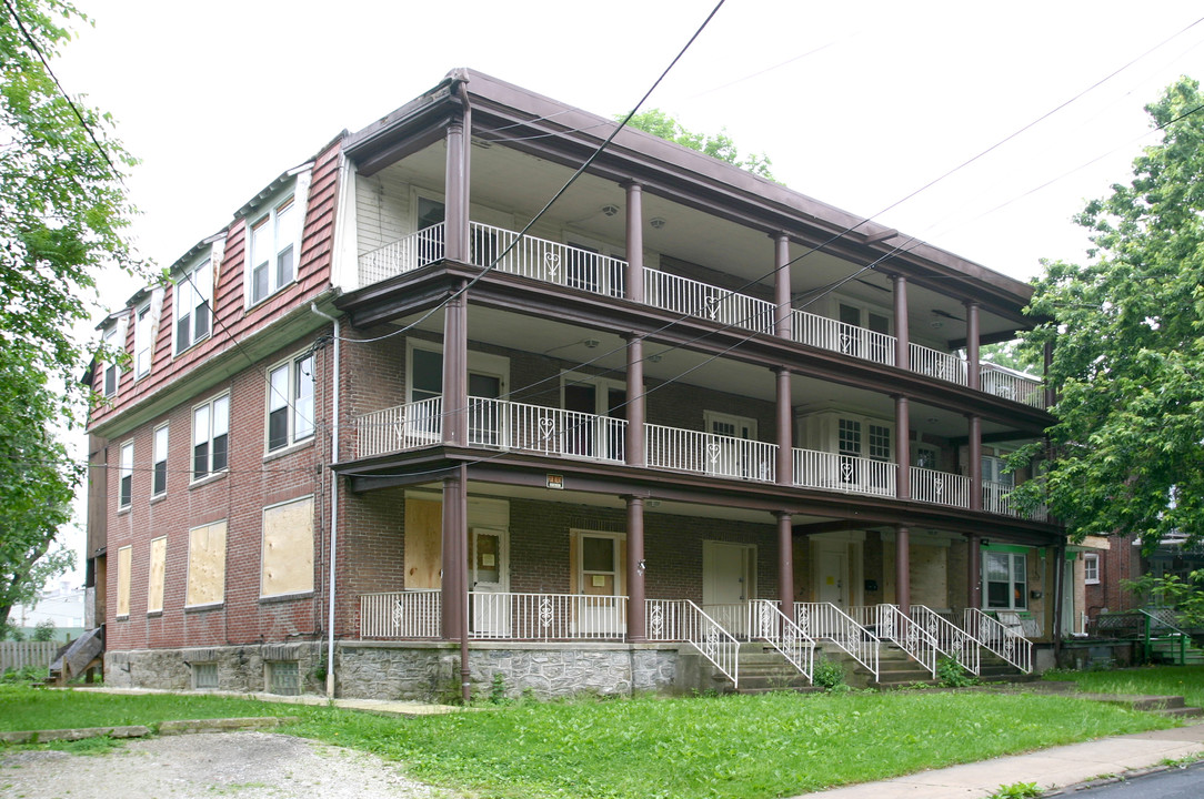 52 E Stratford Ave in Lansdowne, PA - Foto de edificio