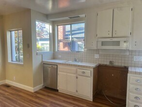 1045 Evelyn Ave in Albany, CA - Building Photo - Building Photo