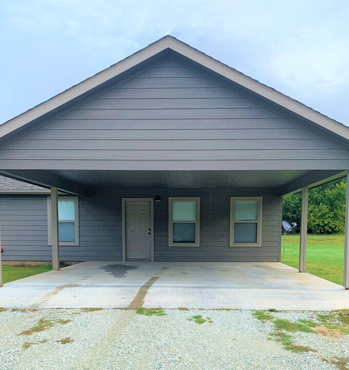 18501 County Rd 1516 in Ada, OK - Building Photo