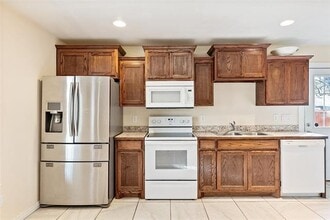 202 N Harrison Ave in Sherman, TX - Building Photo - Building Photo