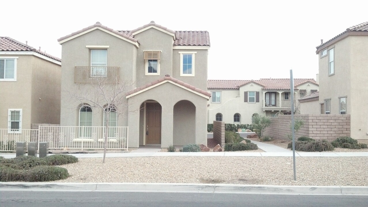 12024 Hathaway Pines Dr in Las Vegas, NV - Foto de edificio