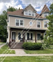 42 Waterman St in Lockport, NY - Building Photo
