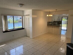 200 Wimbledon Lakes Dr in Plantation, FL - Building Photo - Building Photo