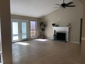 16606 Saturn Ln in Houston, TX - Building Photo - Building Photo