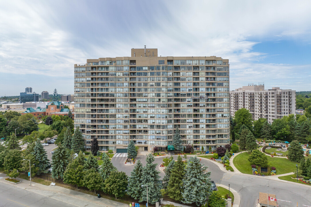 Discovery Palace I in Pickering, ON - Building Photo