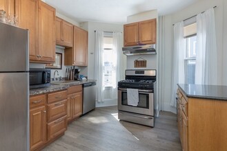 155 L St, Unit 1 in Boston, MA - Building Photo - Building Photo