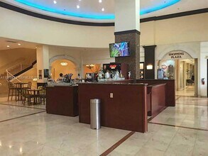 19201 Collins Ave, Unit 432 in Sunny Isles Beach, FL - Building Photo - Building Photo