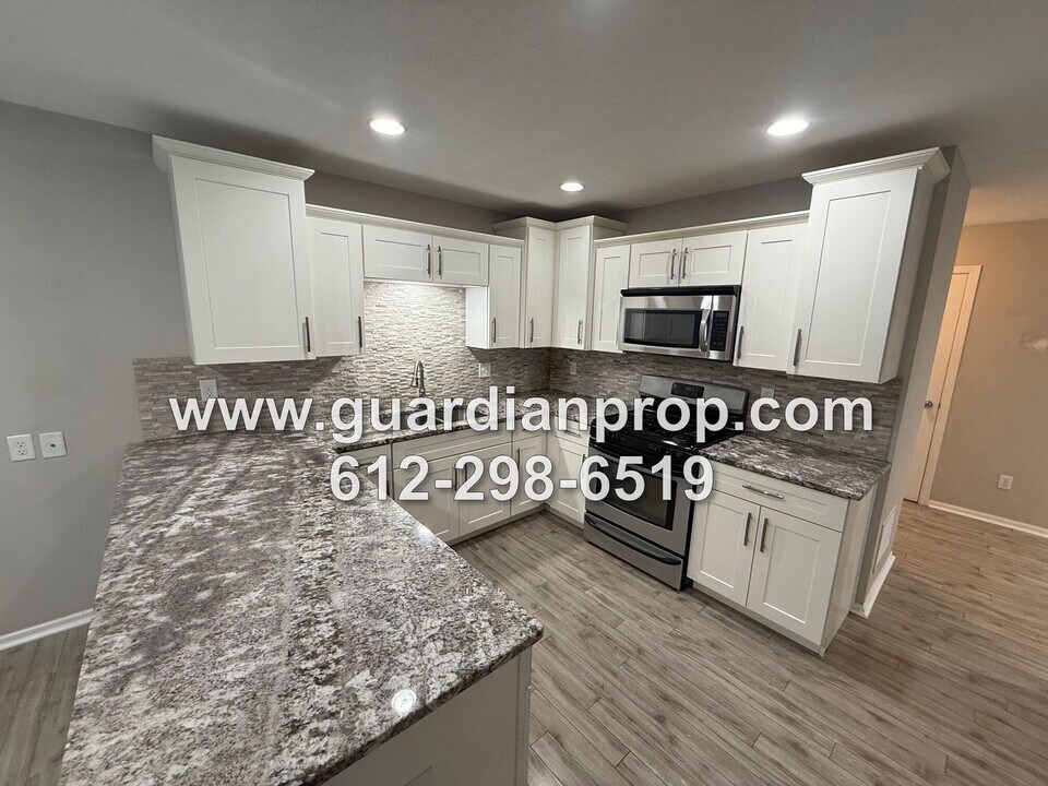 61 Landau Alcove in Woodbury, MN - Building Photo