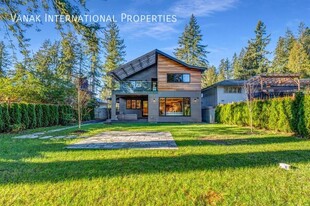 4470 Capilano Rd in North Vancouver, BC - Building Photo - Building Photo