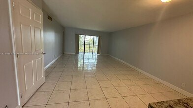 16551 Blatt Blvd in Weston, FL - Building Photo - Building Photo