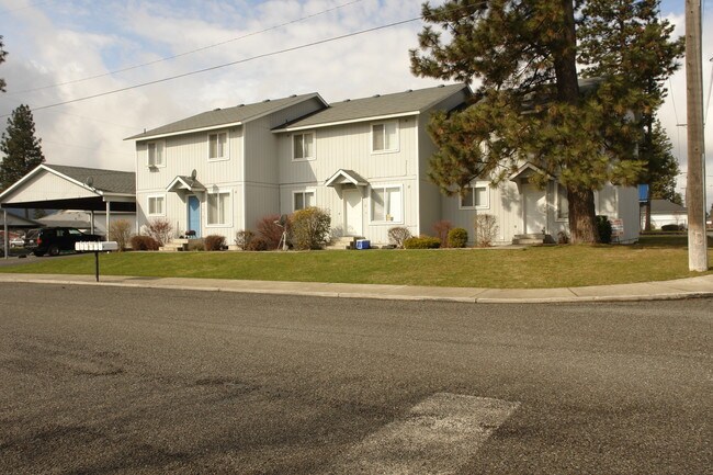 811 N Grant St in Post Falls, ID - Building Photo - Building Photo