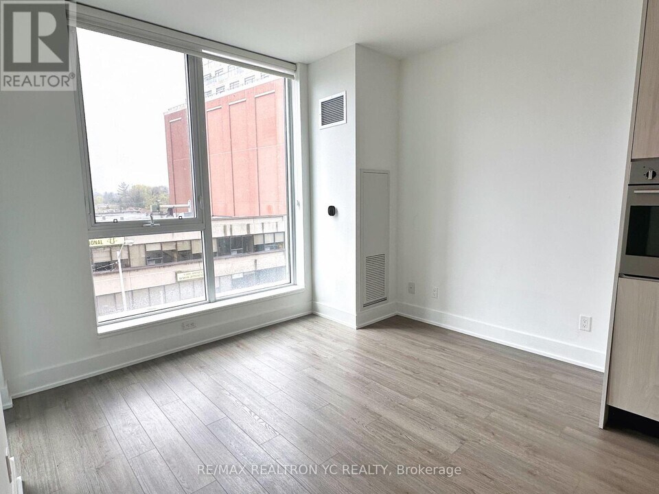 1-421 Belsize Dr in Toronto, ON - Building Photo