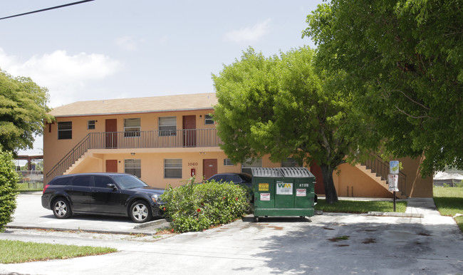 Taylor Apartments in Riviera Beach, FL - Foto de edificio - Building Photo