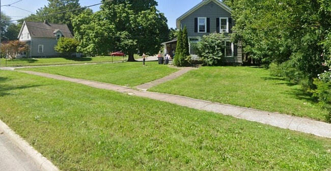 736 W River Rd N in Elyria, OH - Building Photo - Building Photo