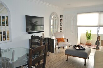 1600 Ardmore Ave, Unit 219 in Hermosa Beach, CA - Foto de edificio - Building Photo