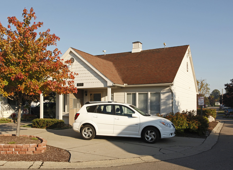 Commerce Ridge in Commerce Township, MI - Building Photo