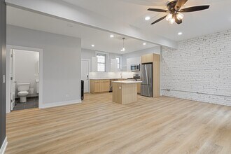 6931 N Lakewood Ave, Unit 2 in Chicago, IL - Building Photo - Building Photo