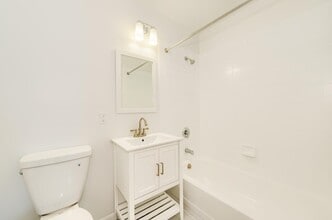 227 Christopher Columbus Dr in Jersey City, NJ - Building Photo - Building Photo