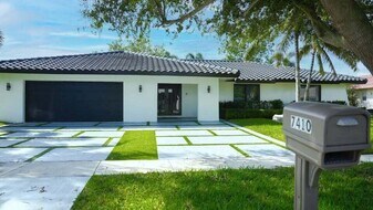 7410 SW 15th St in Plantation, FL - Building Photo