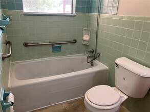 205 Larkspur Ln in Palestine, TX - Building Photo - Building Photo