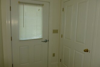 32-34 Eaton St-Unit -1 in Hamilton, NY - Building Photo - Building Photo