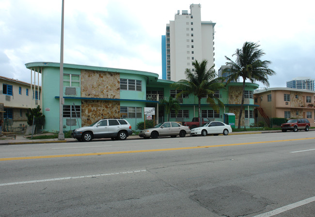 6915 Indian Creek Dr in Miami Beach, FL - Building Photo - Building Photo