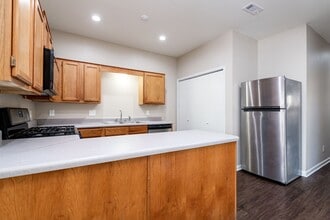 623 N 7th St in Rogers, AR - Foto de edificio - Building Photo