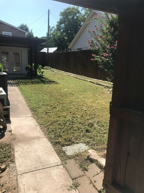 1333 Carriage Dr in Irving, TX - Building Photo - Building Photo