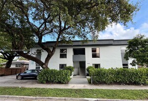 1305 NW 4th St, Unit 4 in Miami, FL - Building Photo