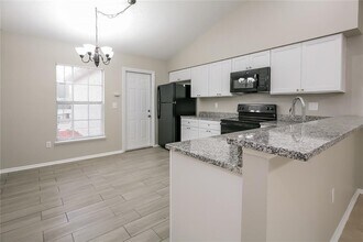 246 Cobblestone Dr in Spring Hill, FL - Building Photo - Building Photo