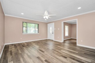 1906 Airline Dr in Katy, TX - Building Photo - Building Photo