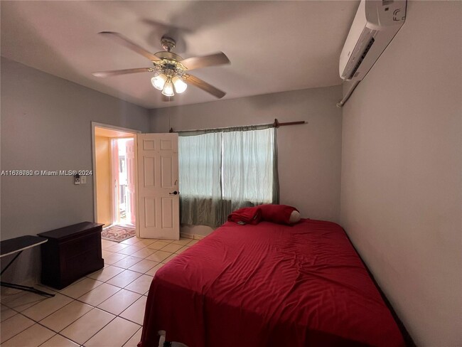 275 W 16th St-Unit -0 in Hialeah, FL - Building Photo - Building Photo