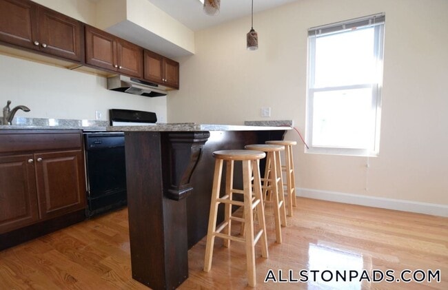 21-23 Weitz St., Unit 1 in Boston, MA - Building Photo - Building Photo