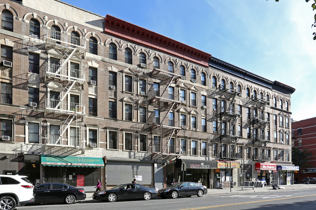 2496-2498 Frederick Douglass Blvd in New York, NY - Foto de edificio